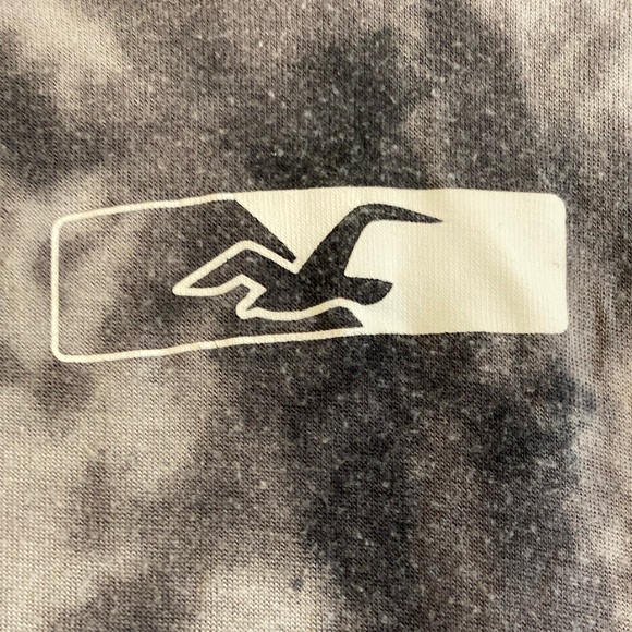 Hollister Graphic Tee - Picture 3 of 4
